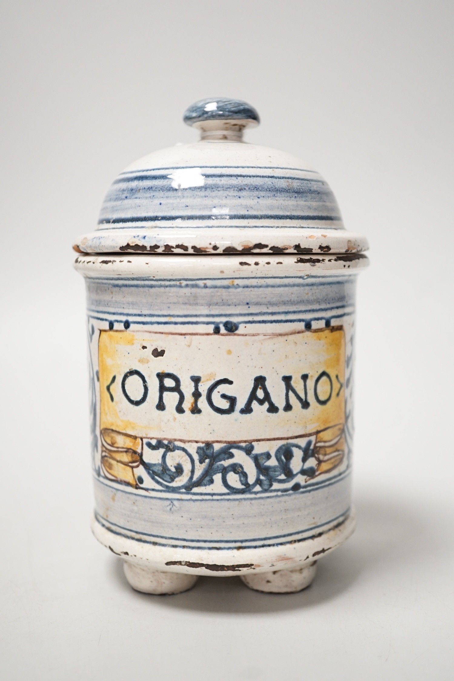 A maiolica ‘Origano’ pot and cover. 16.5cm tall